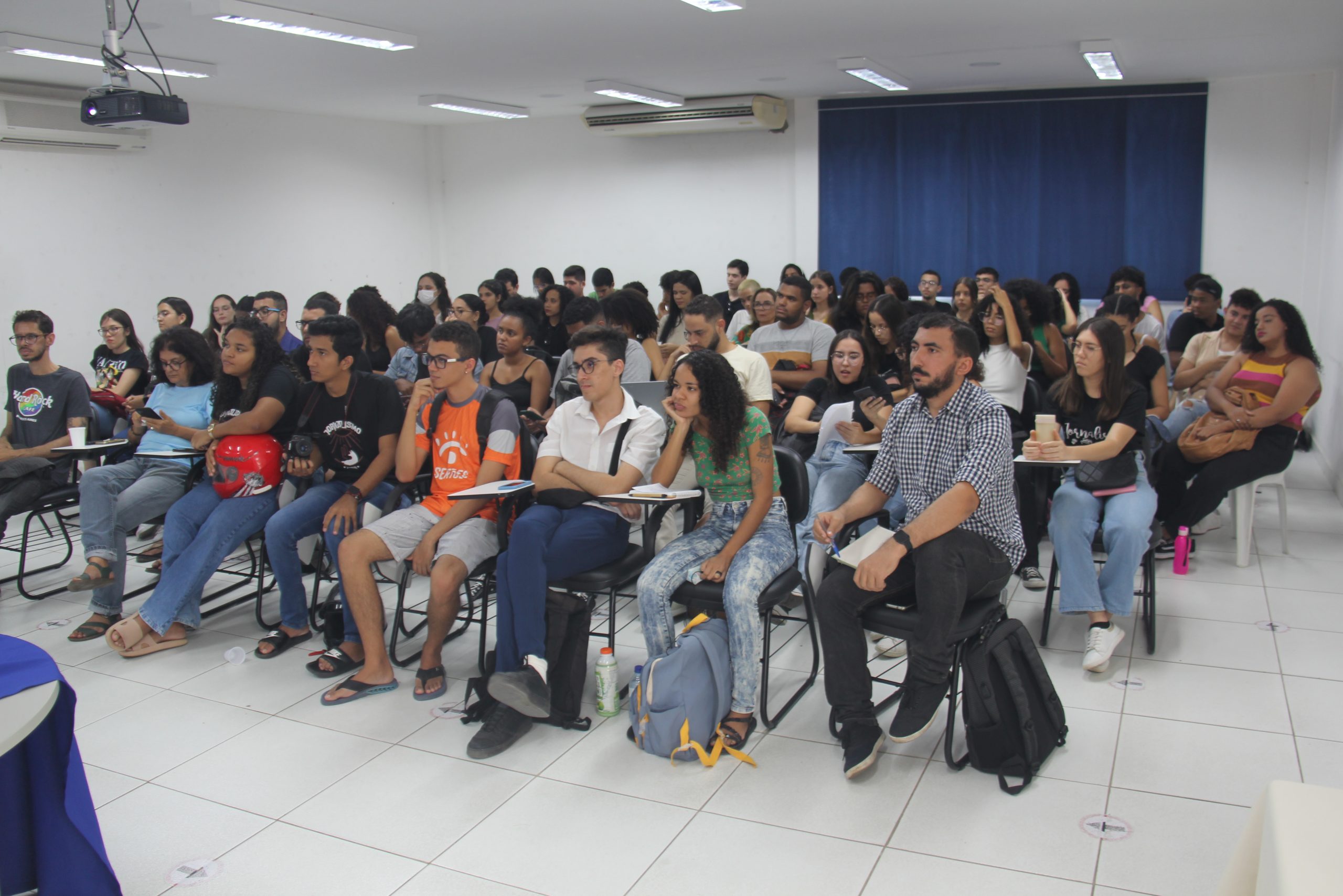 Palestra reflete a importância da pesquisa e extensão nos 20 anos de Jornalismo em Multimeios