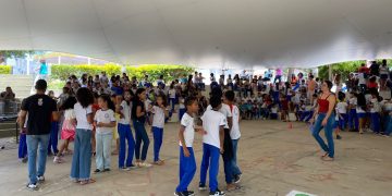 Escola Municipal realiza atividade da Semana da criança na UNEB