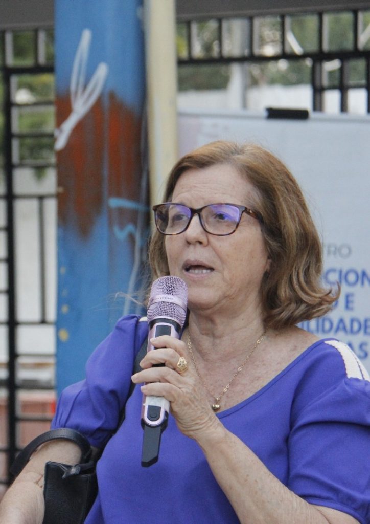 Profa. Silvia Benevides, Coordenadora da ação no lançamento de livros do 2º dia de evento.